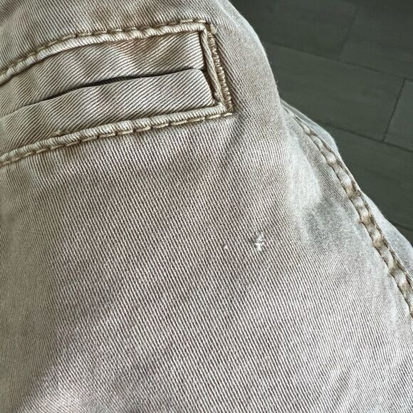 American Eagle khaki Shortie shorts size 8 - Picture 2 of 7